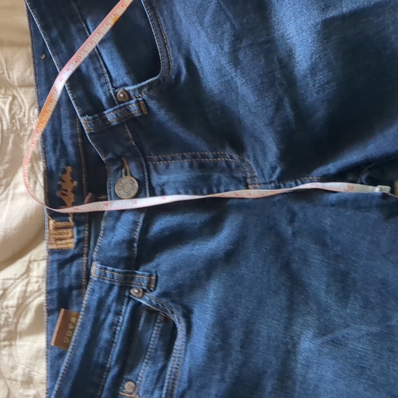 Kut from the Kloth size 6 Catherine boyfriend jeans in dark wash - Picture 6 of 6